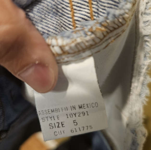 Vintage 90s Lei jean shorts with boho style beaded rings accents. Size 5 - Picture 6 of 6